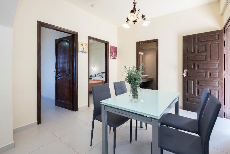 Dimitrios Aparthotel 2*